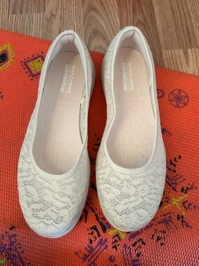 Skechers Cream Lace Slip-On Flats